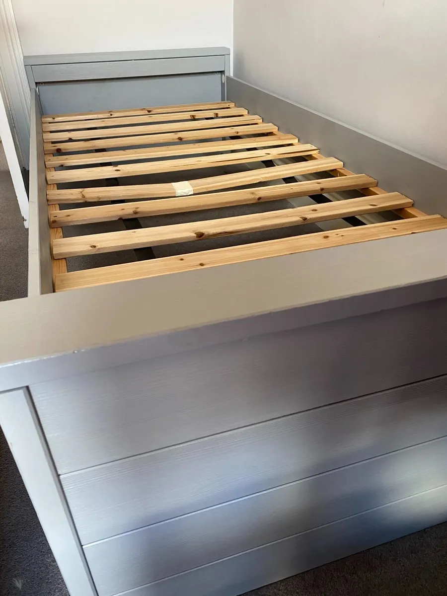 single bed with matching shelf/drawer unit - Image 3