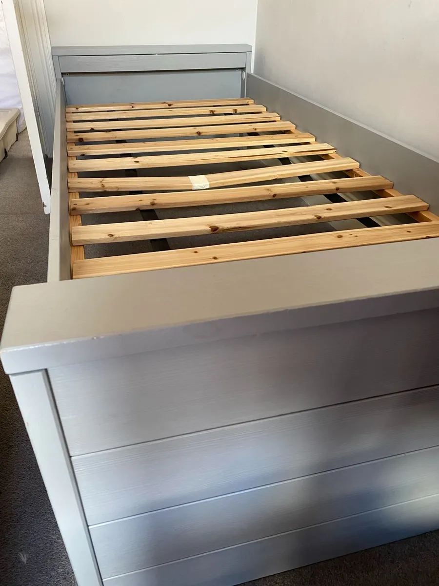 single bed with matching shelf/drawer unit - Image 4