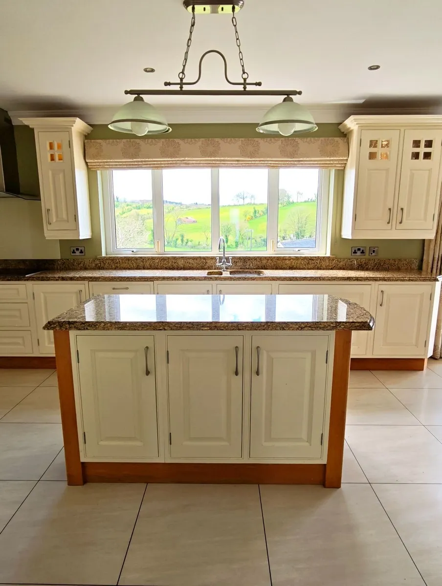 Solid Wood In Frame Kitchen with Granite Worktops - Image 1