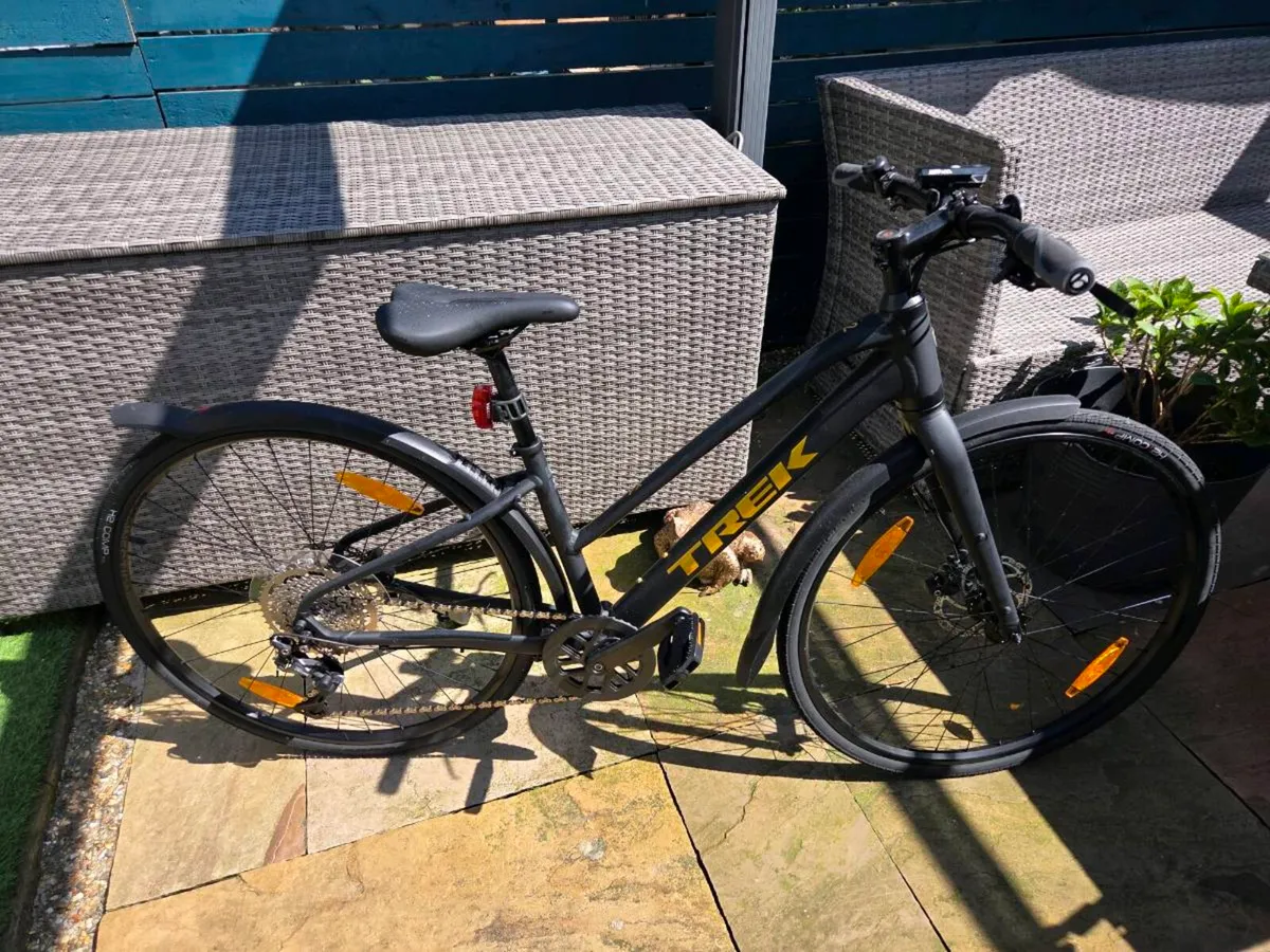 new ladies Trek FX 2 hybrid bike small - Image 1