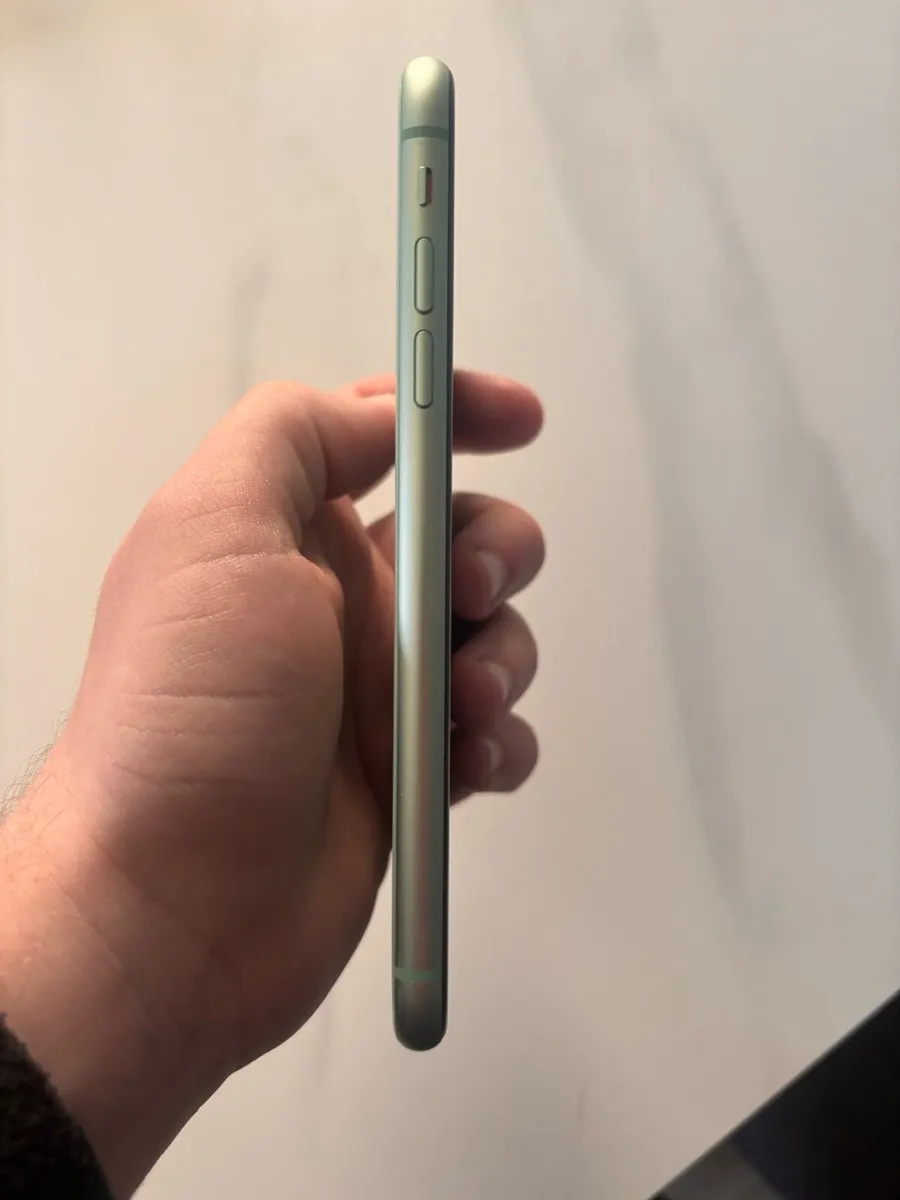 iphone 11 - Image 4