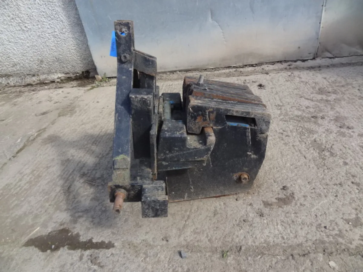 Set of Tractor Weights on 3 point linkage - Image 4