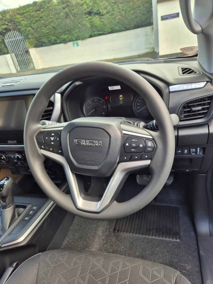 ISUZU DMAX L - Image 4