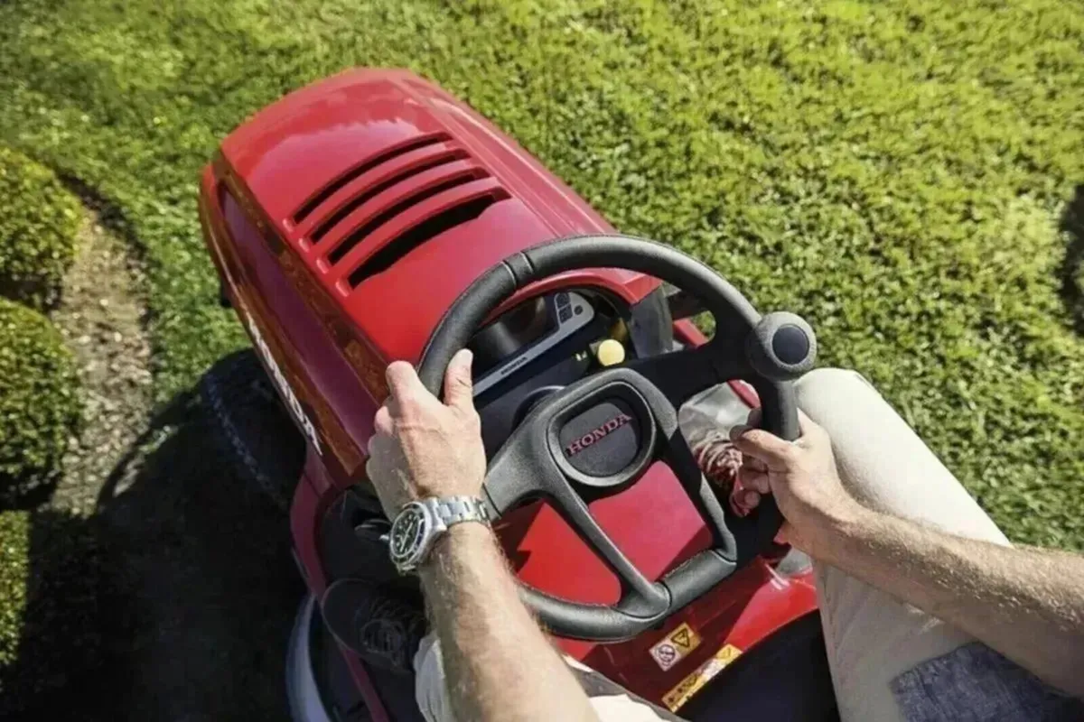 HF2417 HME ride on mower - Image 4