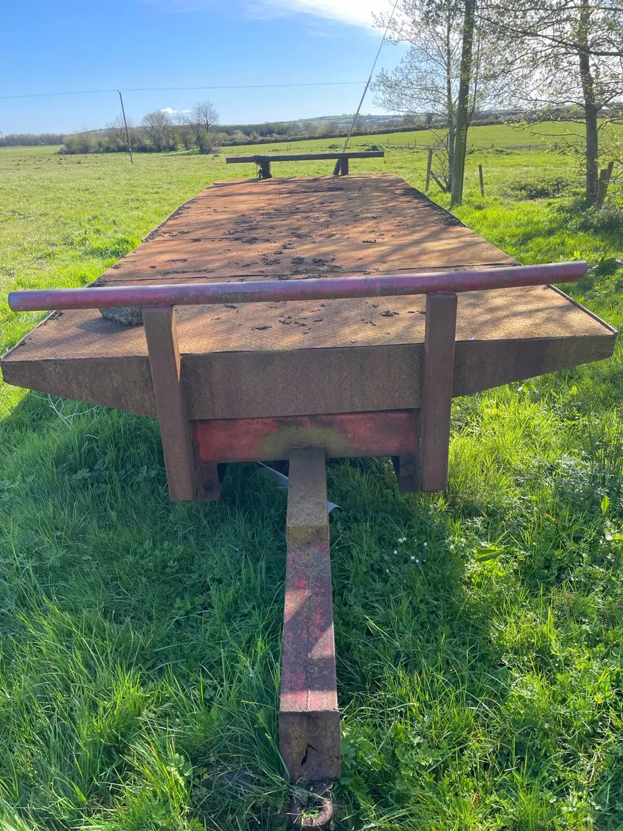 Bale trailer - Image 1