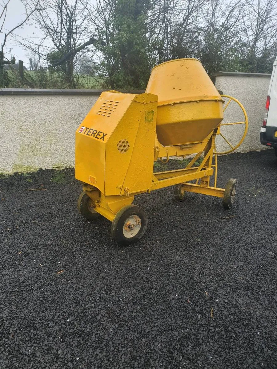 Cement mixer - Image 1