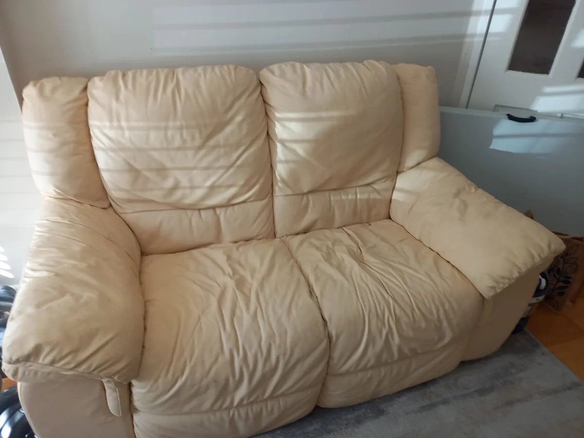 2 seater leather couch - Image 1