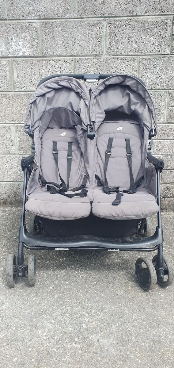 Double Child buggy. - Image 1