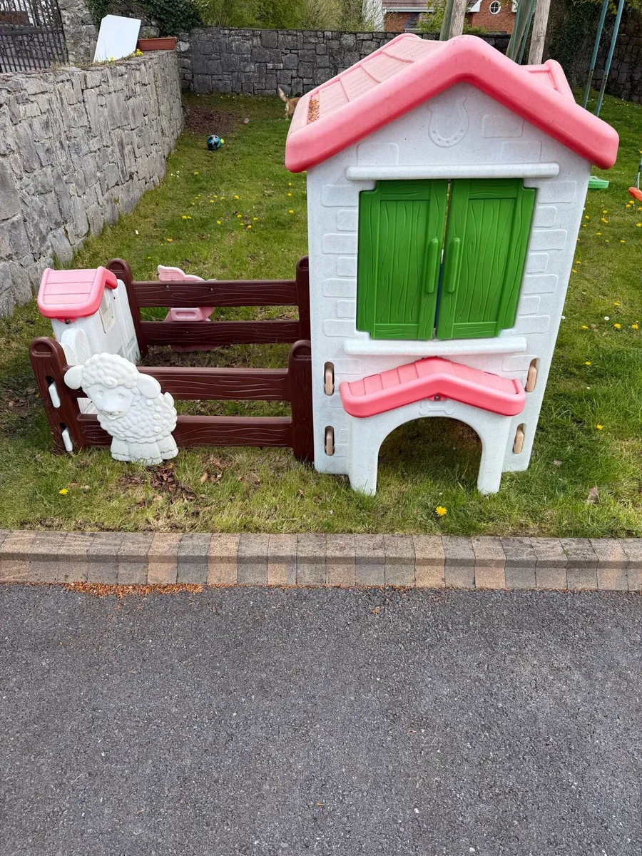 Outdoor playhouse - Image 2
