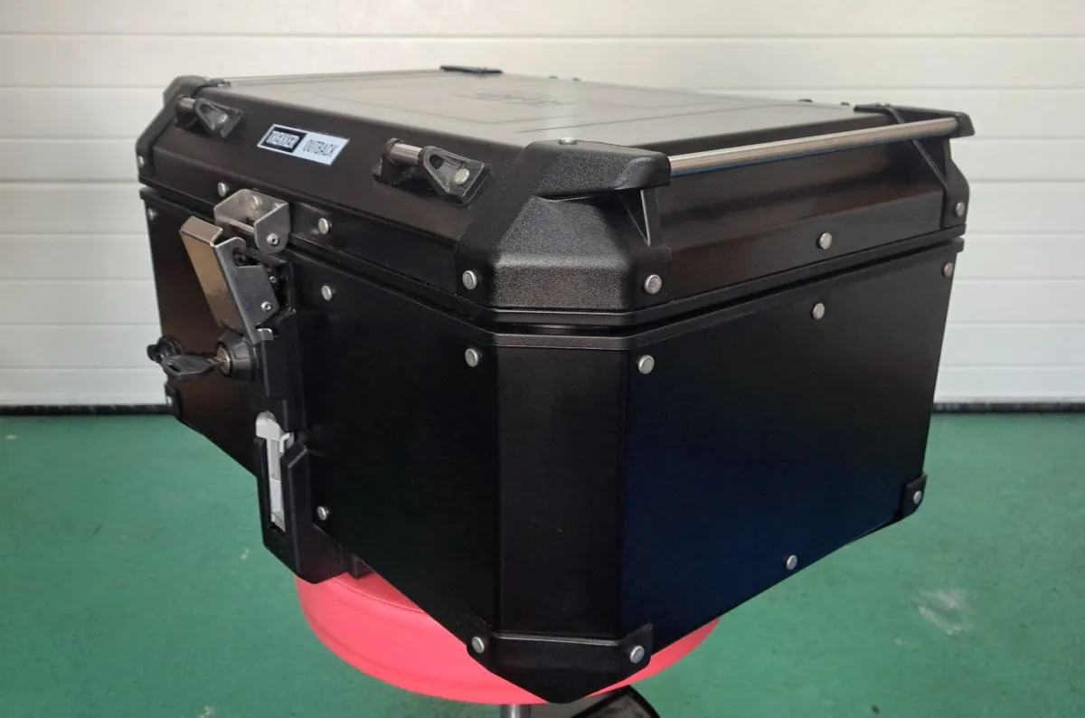 Givi (OBKN58B) Trekker Outback 58L Top Box - Image 2