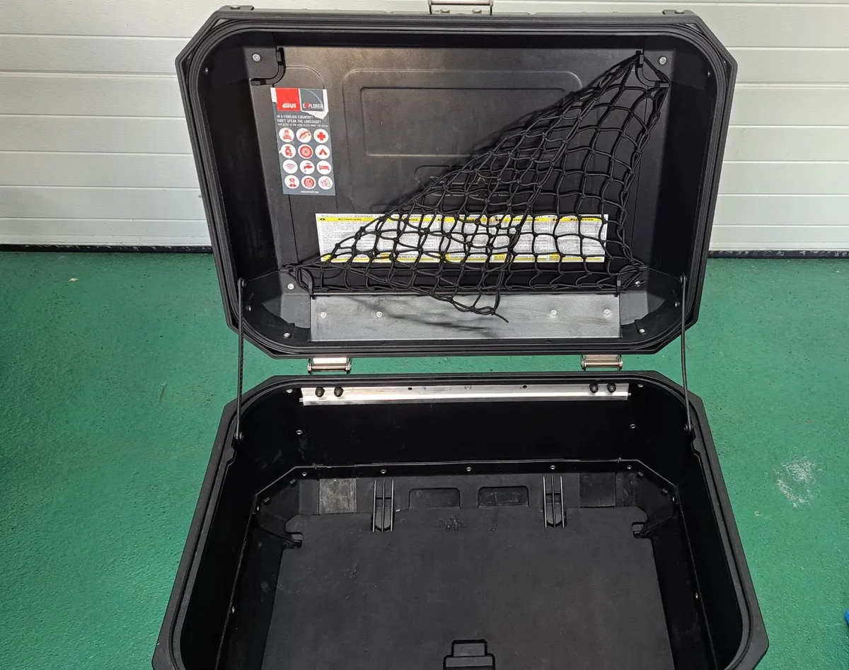 Givi (OBKN58B) Trekker Outback 58L Top Box - Image 4