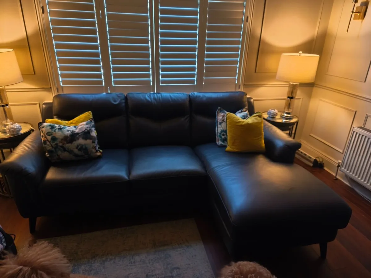 Leather sofa with chaise - Image 1