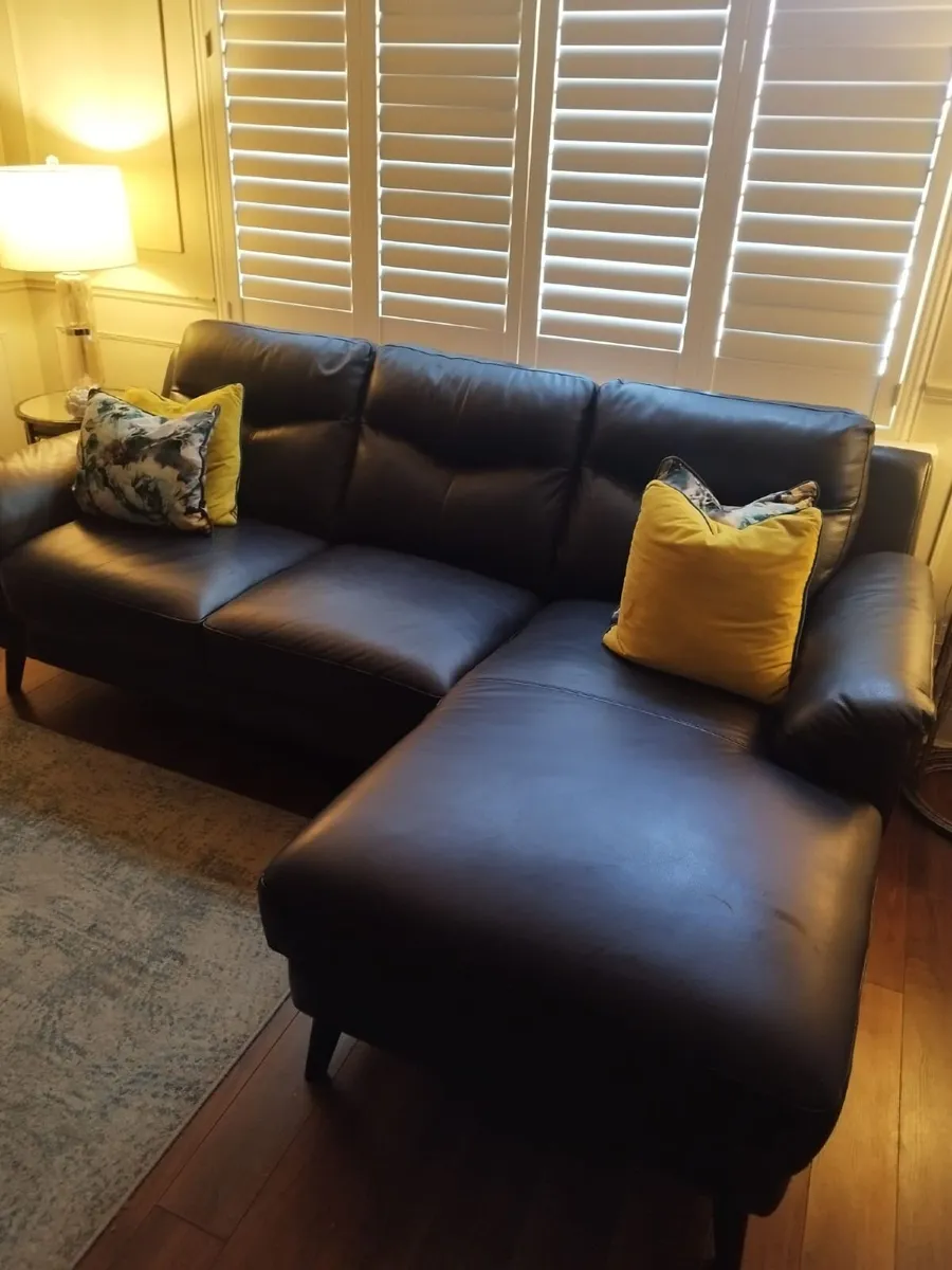 Leather sofa with chaise - Image 2