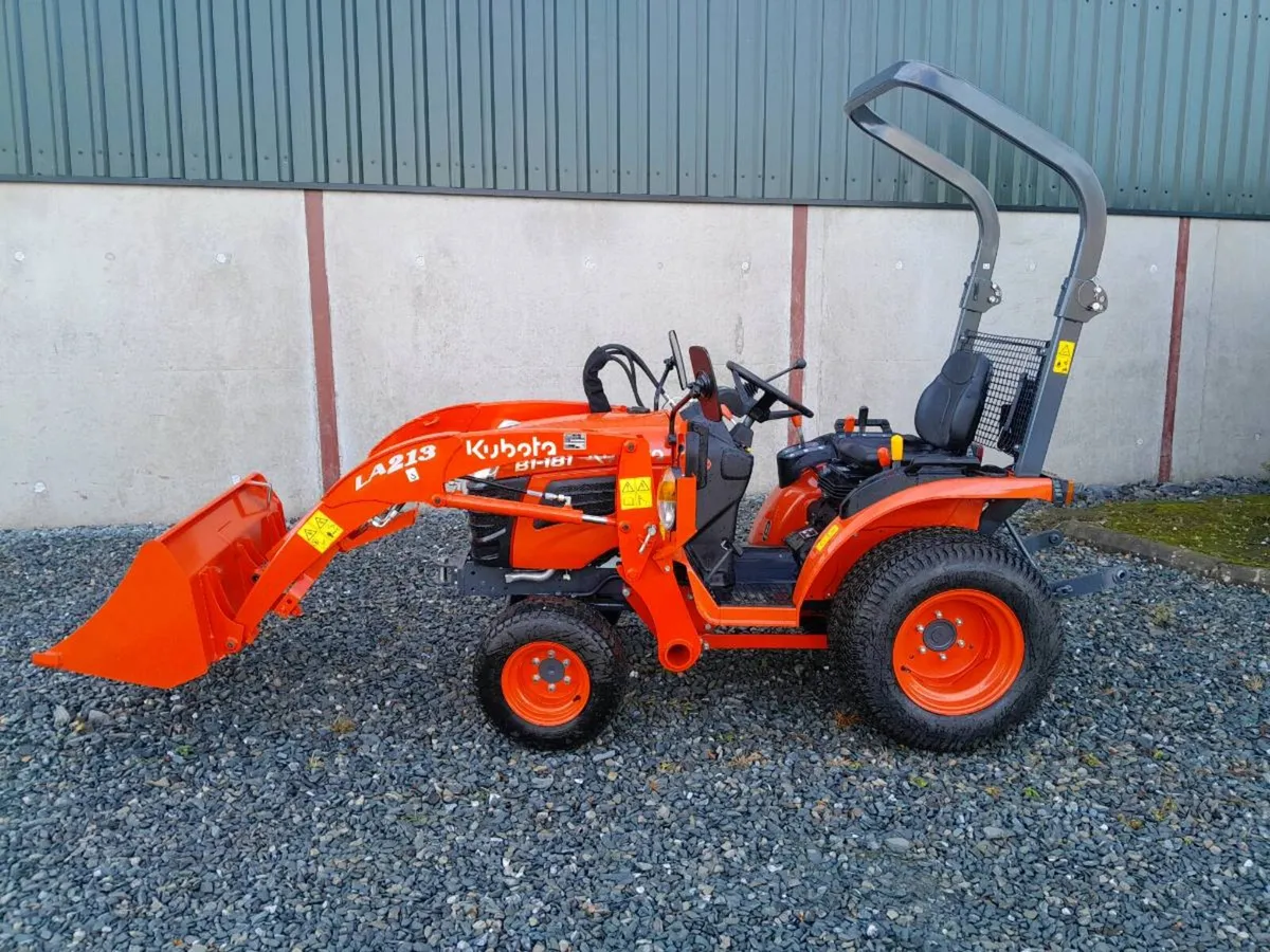 Kubota tractor - Image 1