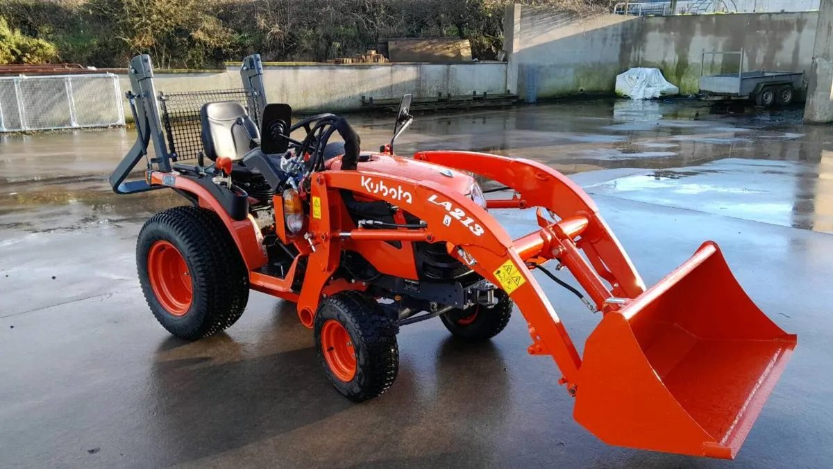 Kubota tractor - Image 3