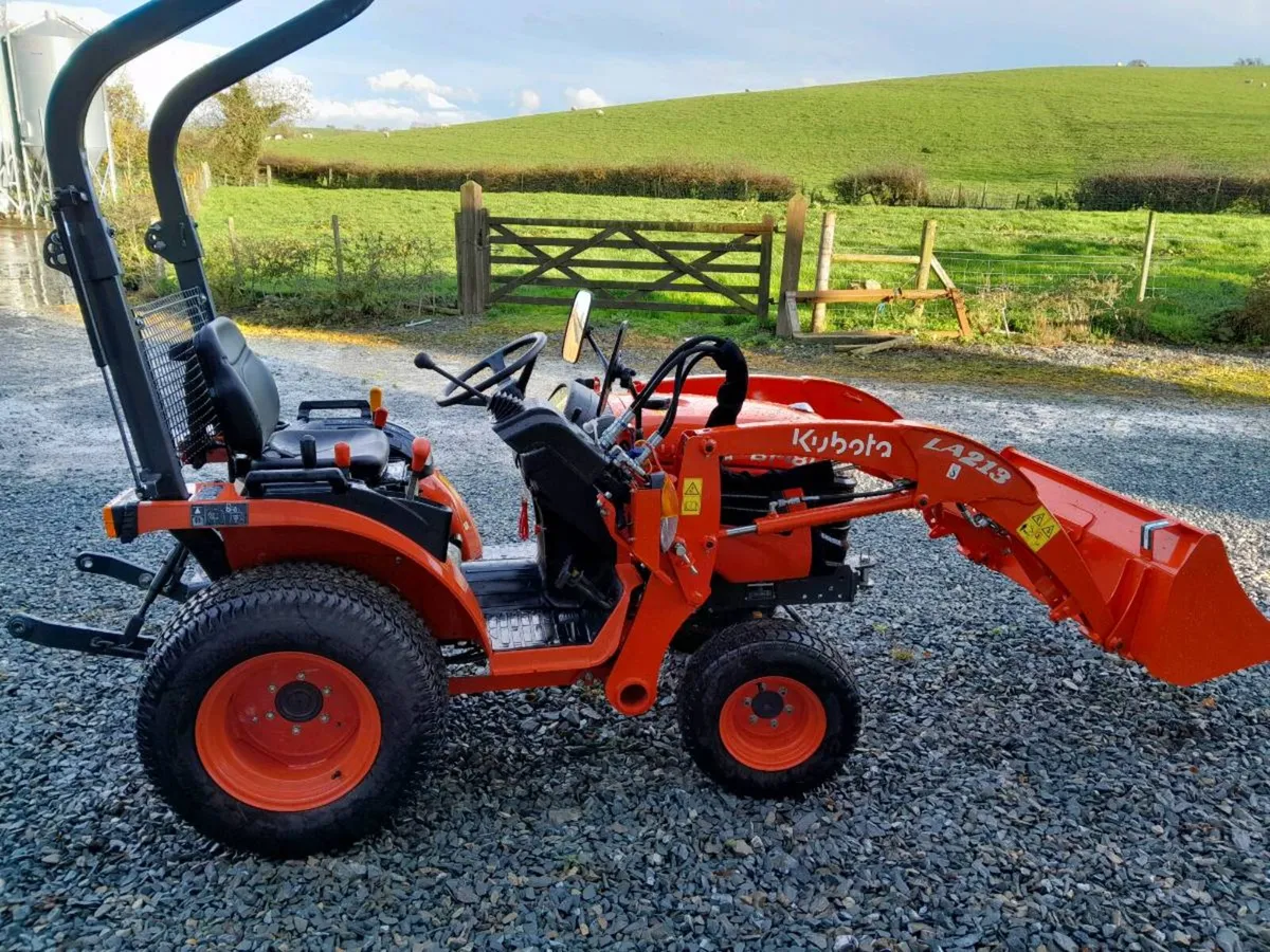 Kubota tractor - Image 2