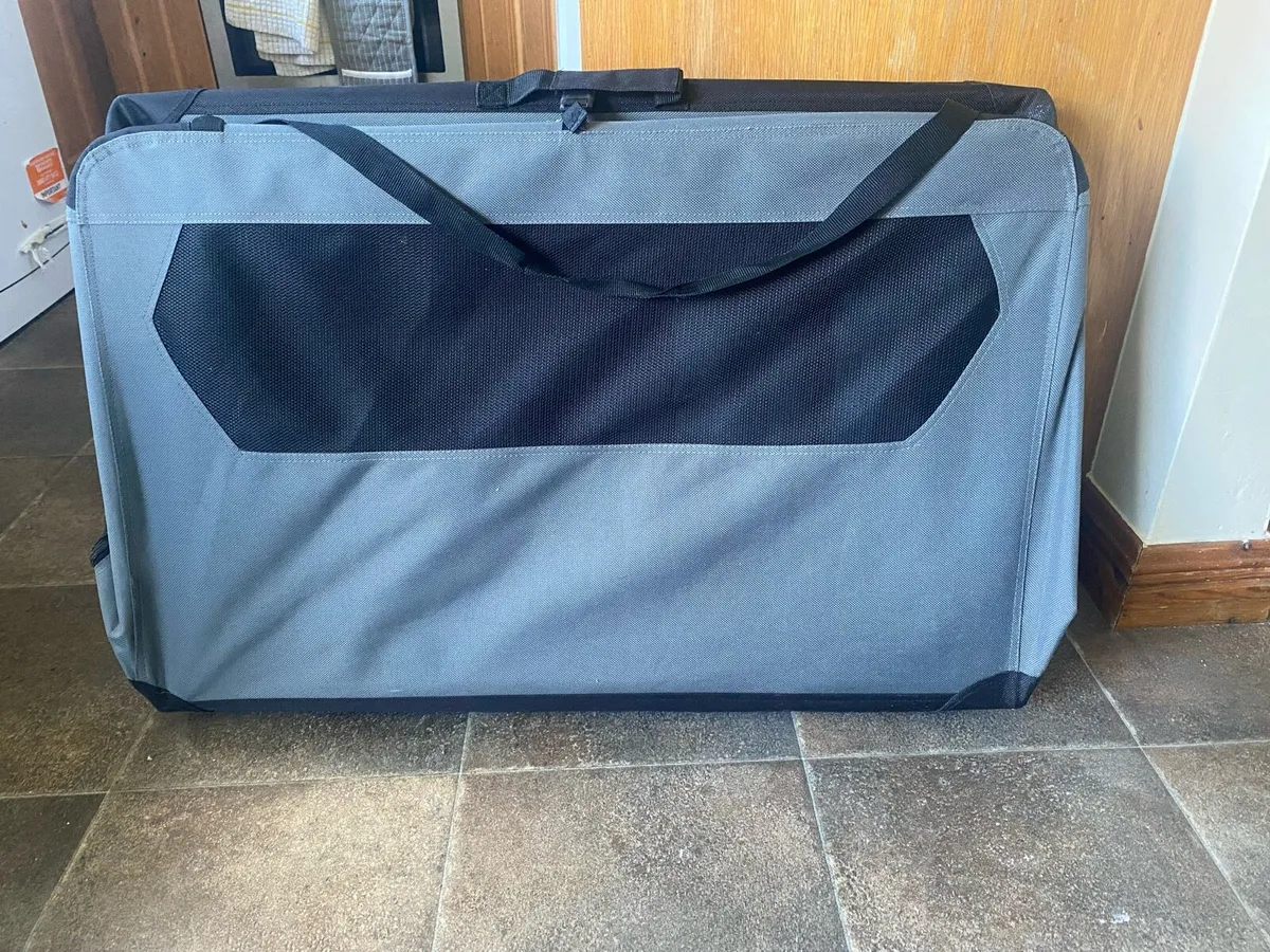 Portable dog carrier - Image 1