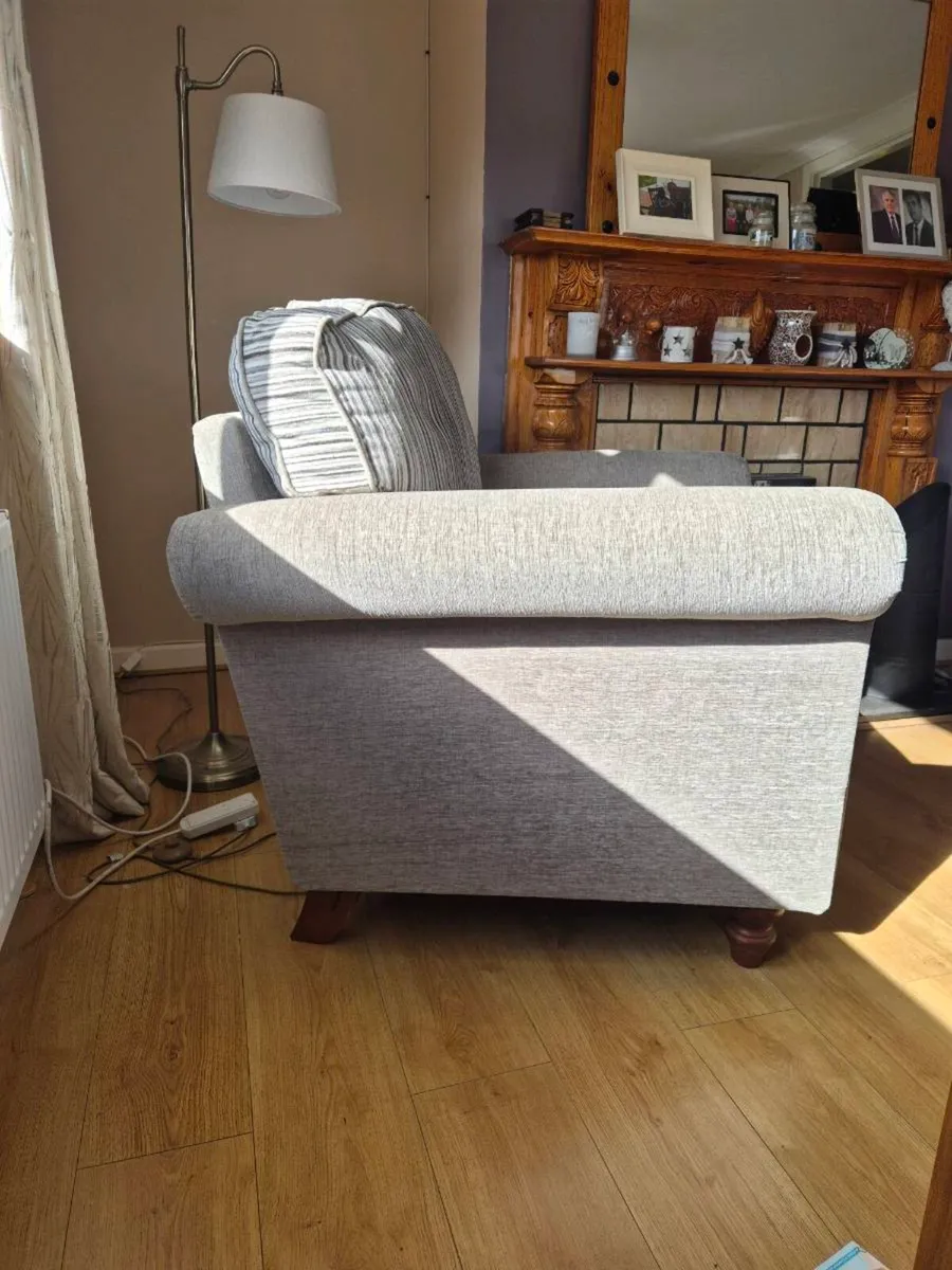 2 Armchair - Image 3
