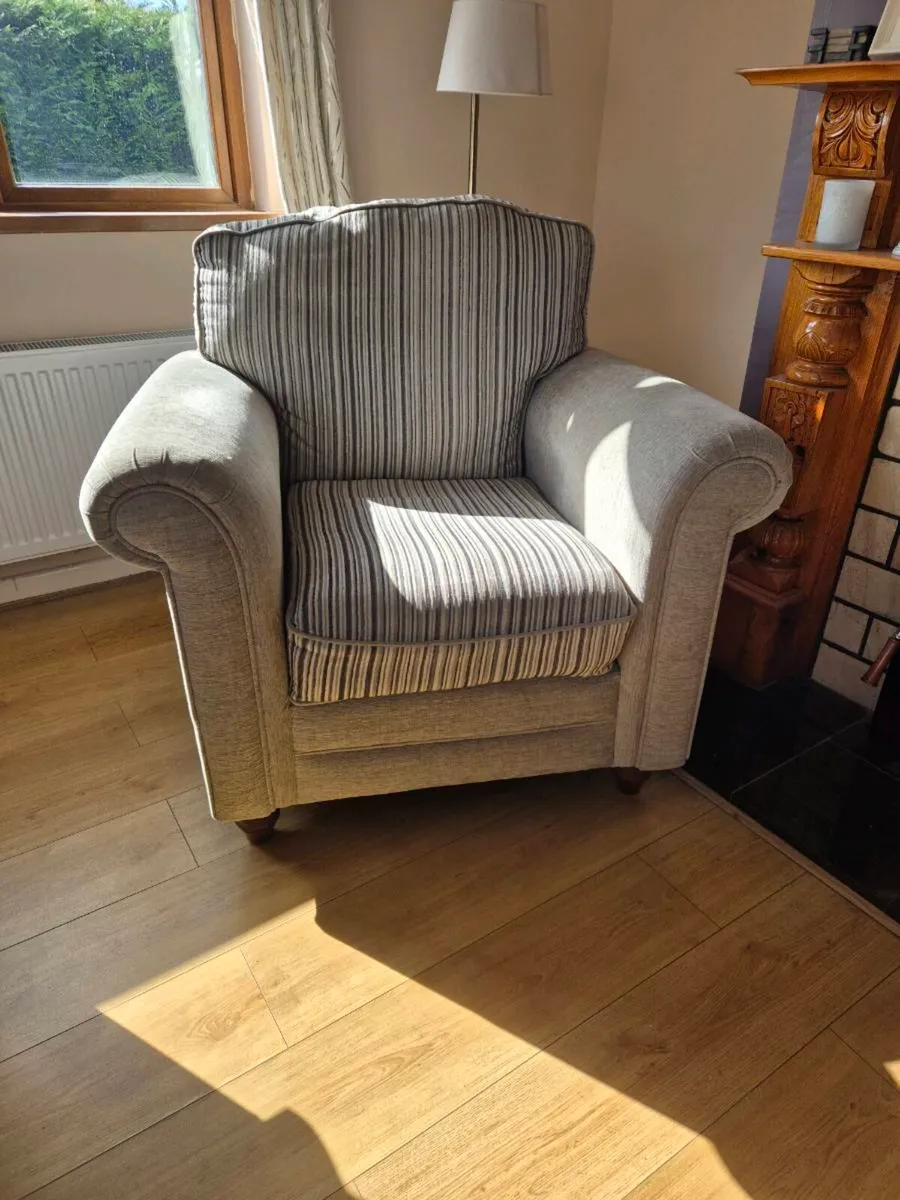 2 Armchair - Image 4