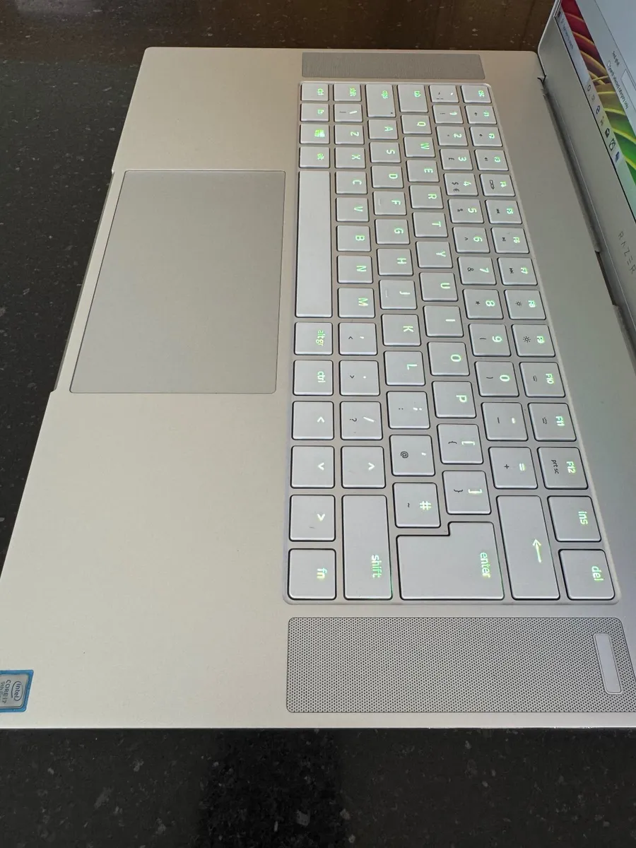 Razer Blade 15 Mercury i7-9750H/FHD-240Hz/512GB - Image 2