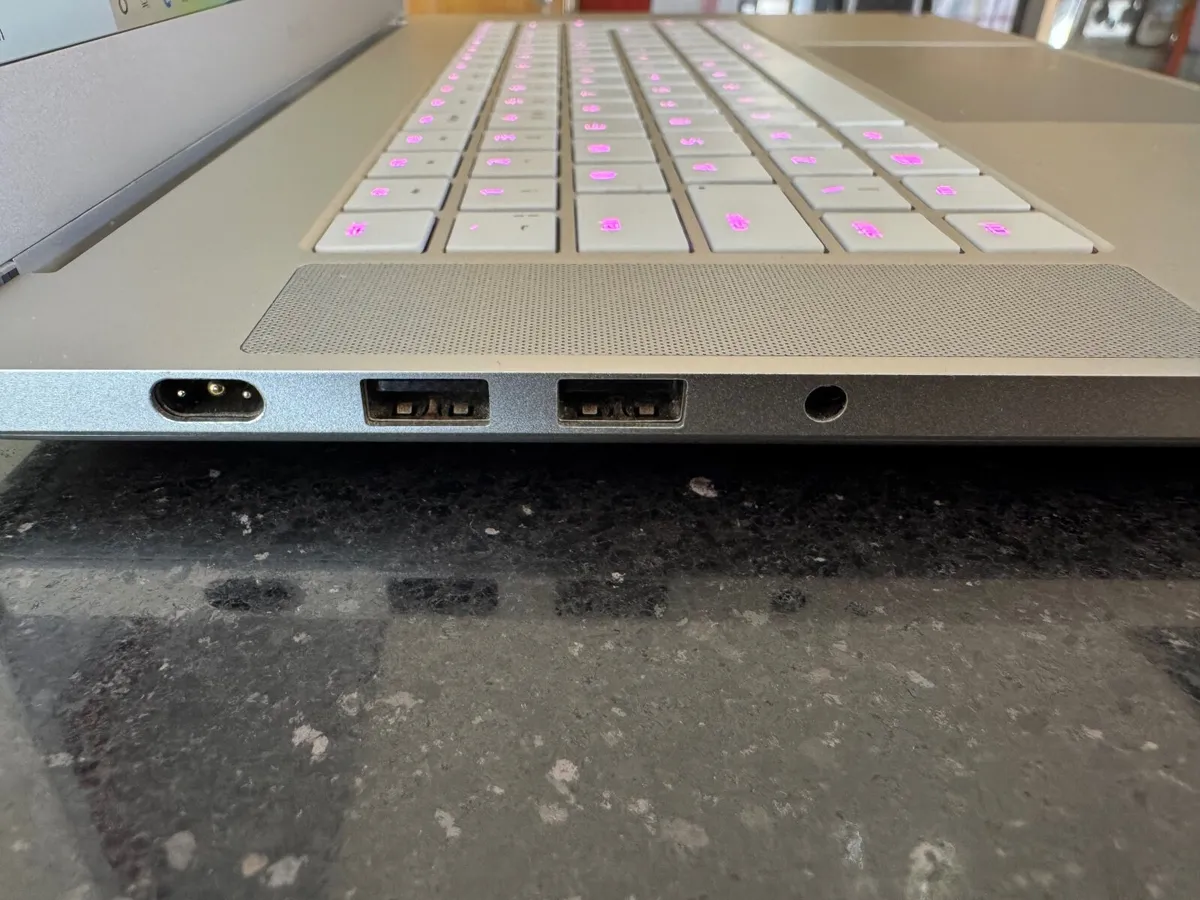 Razer Blade 15 Mercury i7-9750H/FHD-240Hz/512GB - Image 4