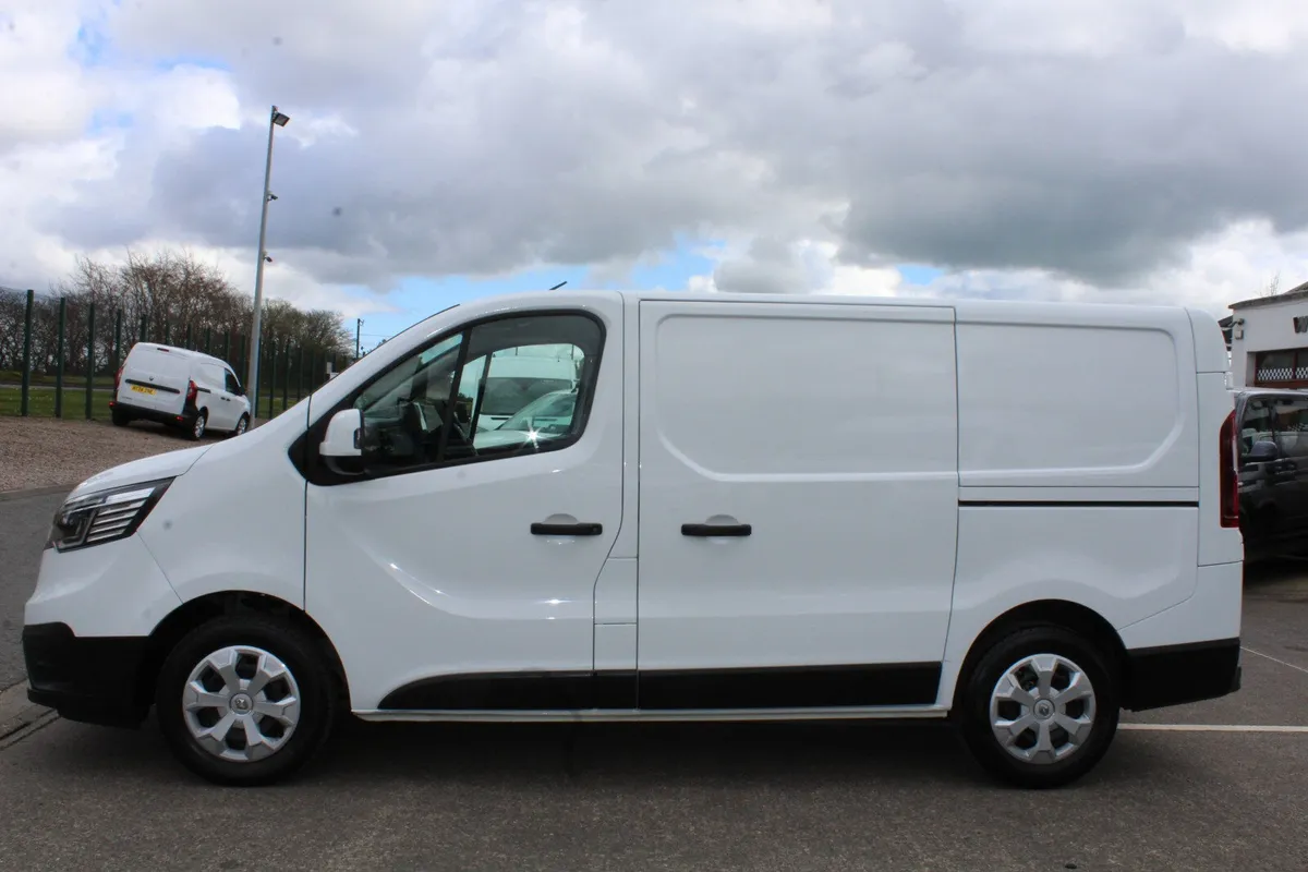2024 Renault Trafic SL30 Advance - Image 2