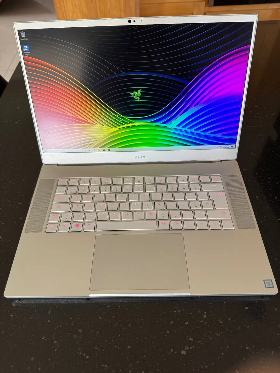 Razer Blade 15 Mercury i7-9750H/FHD-240Hz/512GB - Image 1