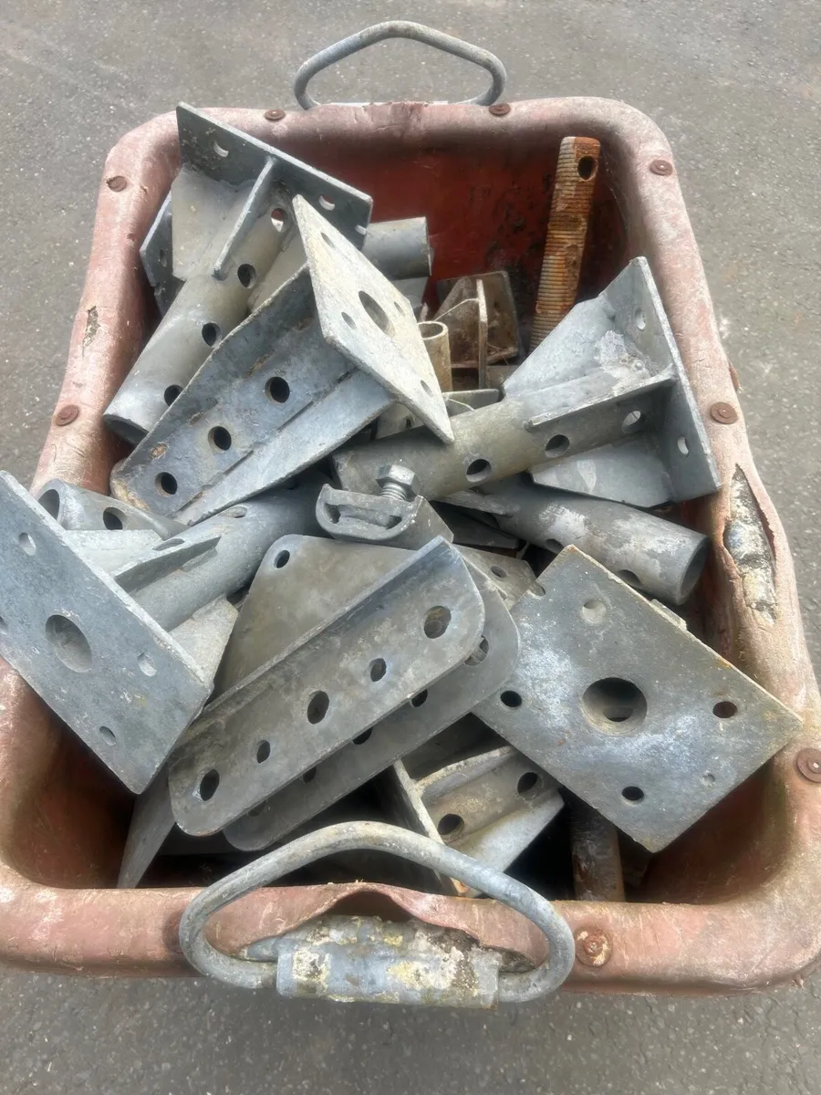 4 Soldiers and fittings - Image 4