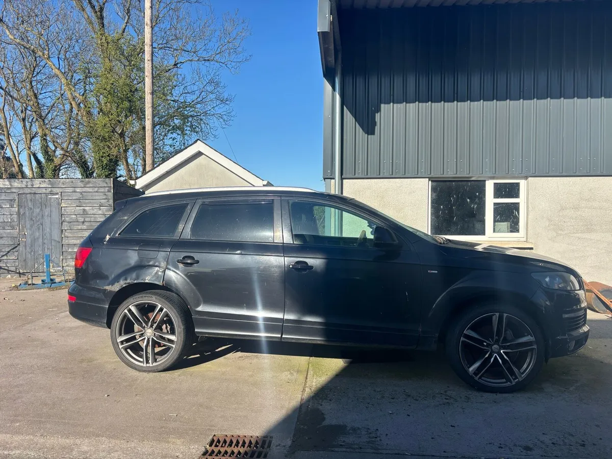 Audi Q7 - Image 1