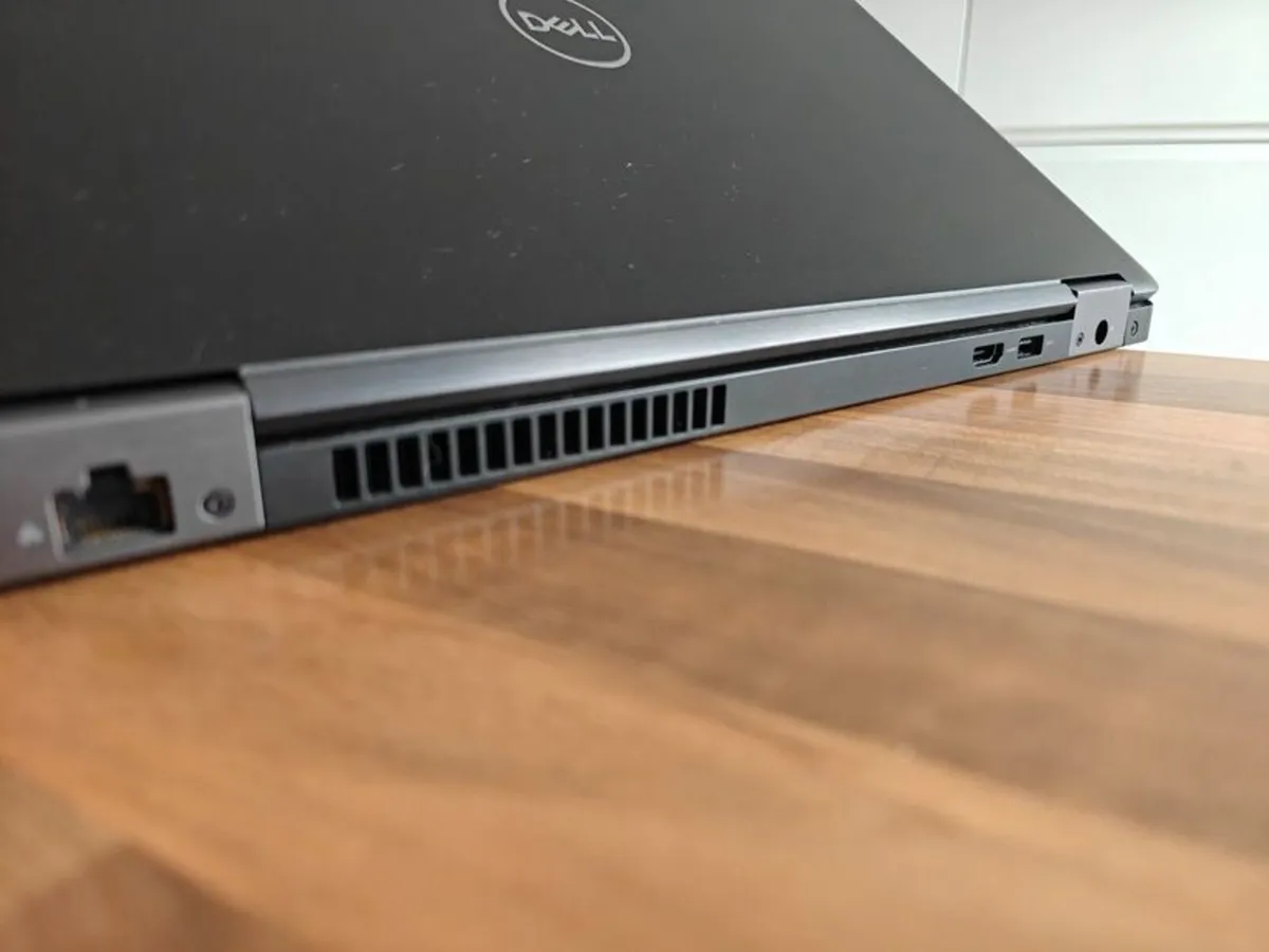 Dell Latitude 5590 Laptop | i5 | 8GB | 256GB | - Image 3