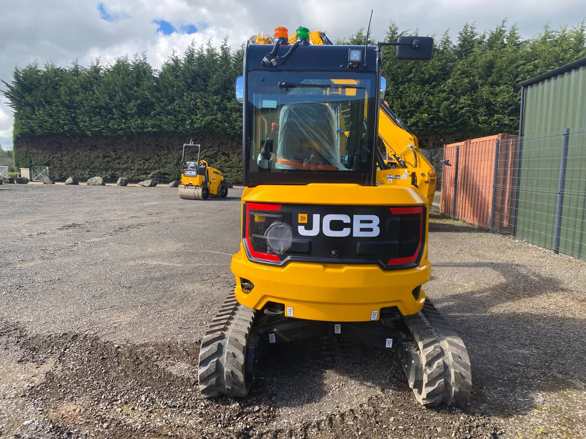NEW JCB 35Z PLUS MINI DIGGER YEAR 2025 - Image 4