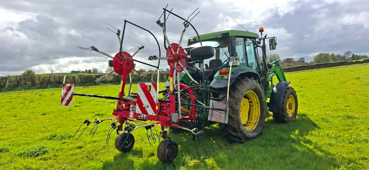 Fella tedder - Image 1