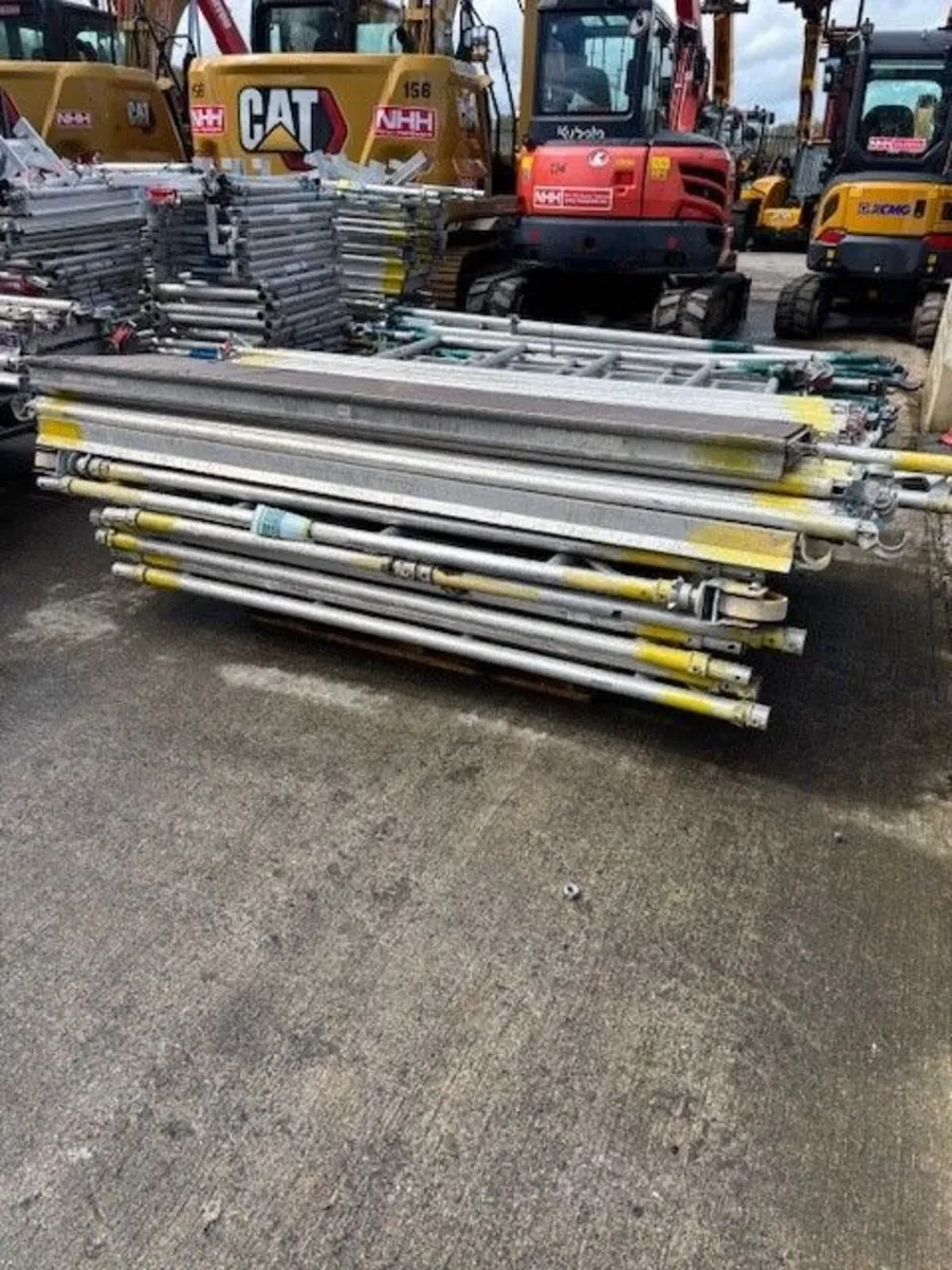 8X5 ALUMINIUM SCAFFOLD TOWER - Image 1