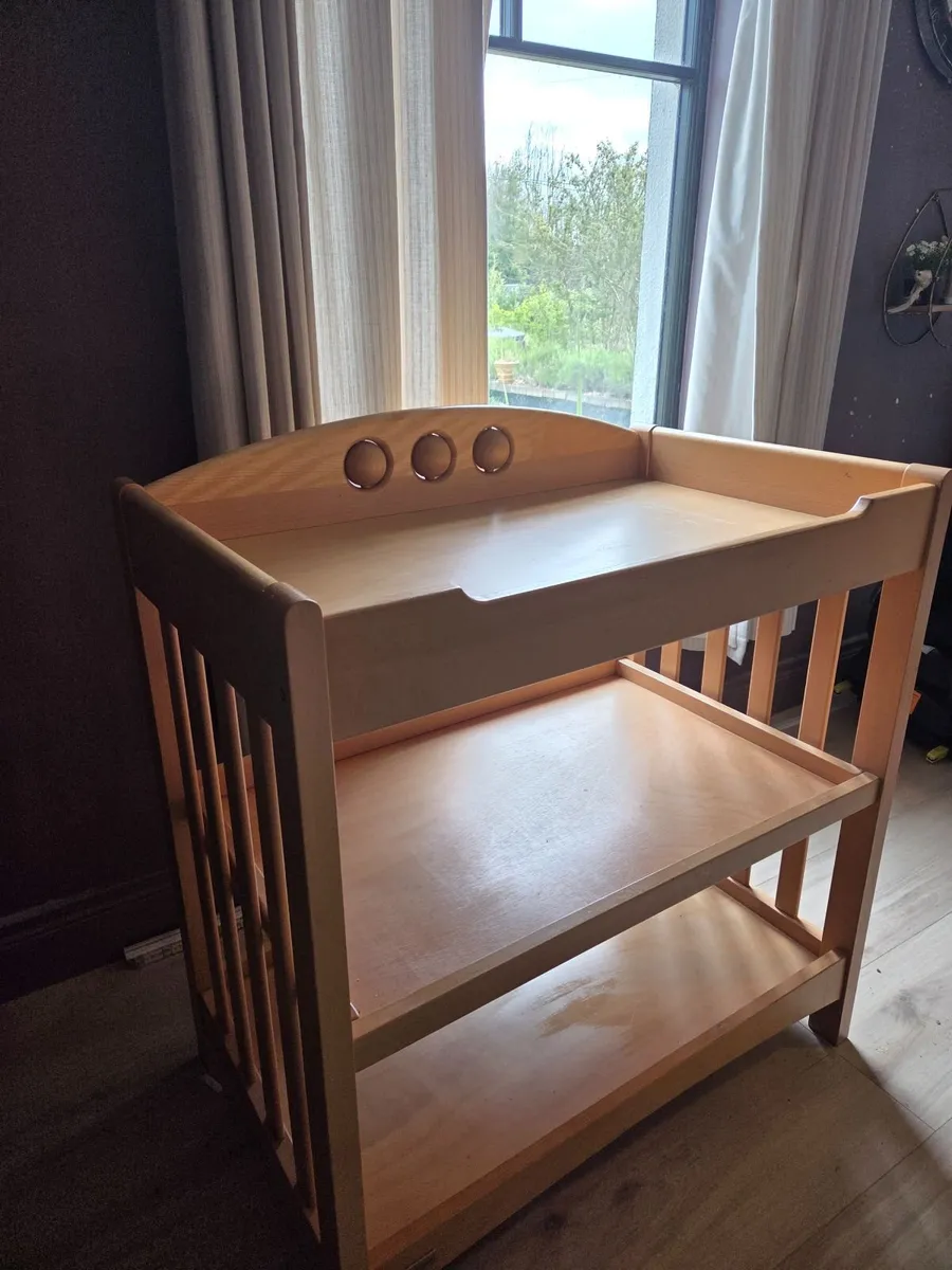 Baby changing table - Image 2