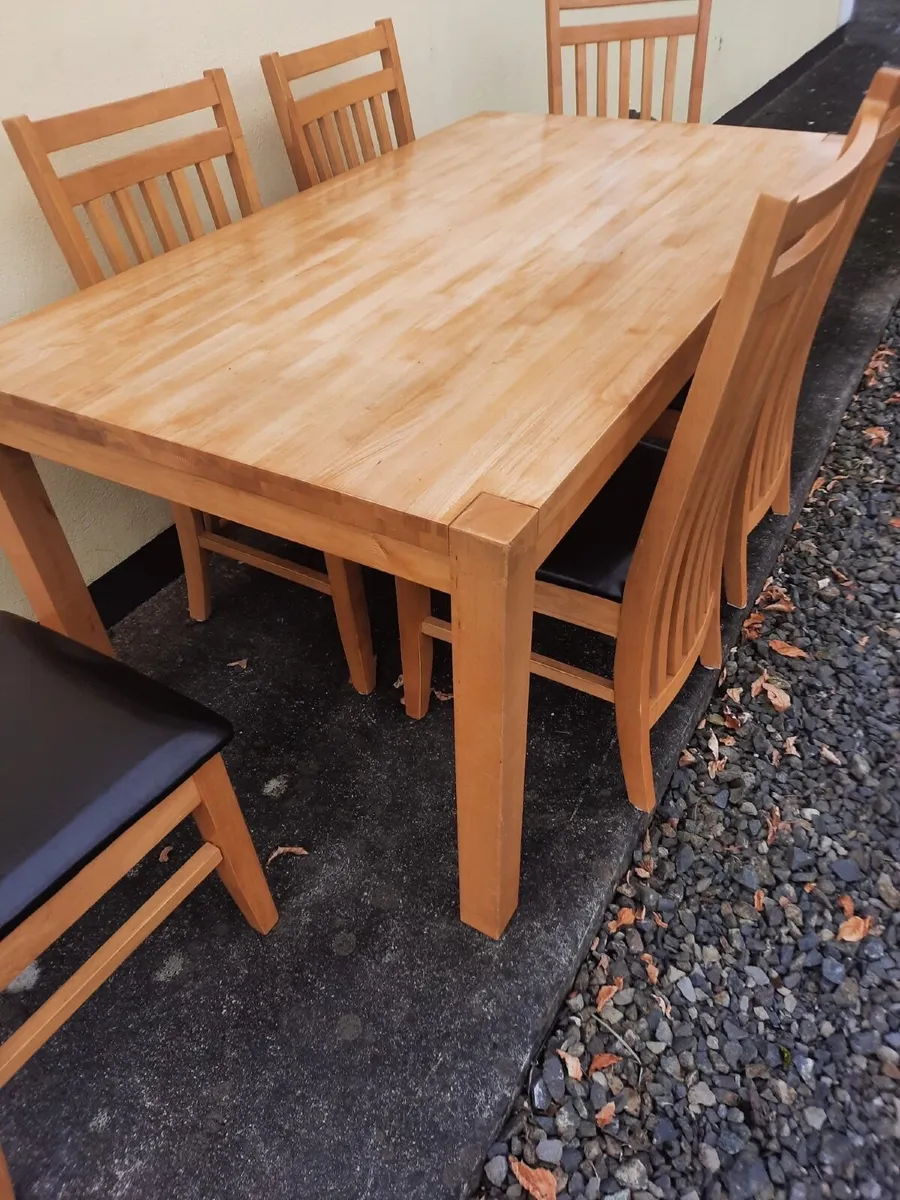 Kitchen table and chairs - Image 1