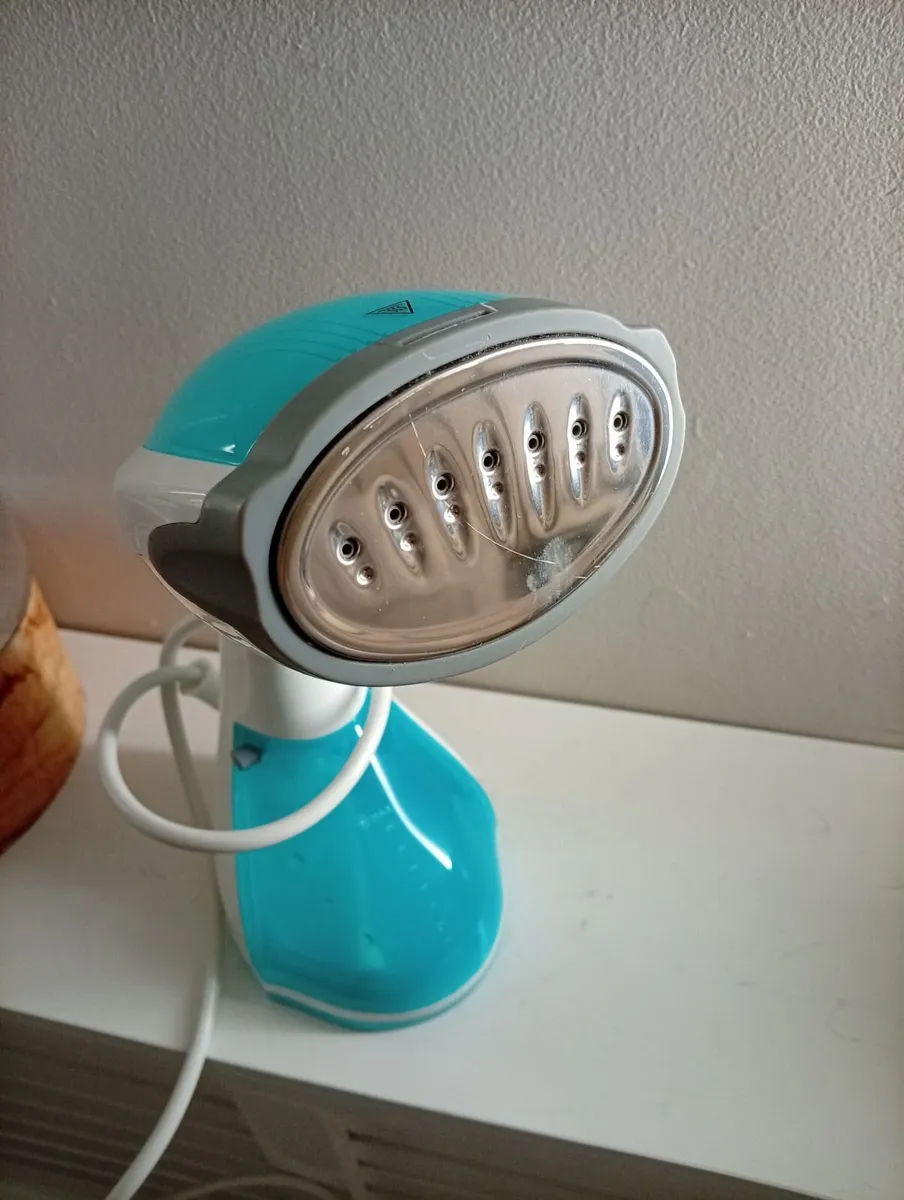 Clothes steamer - Image 1