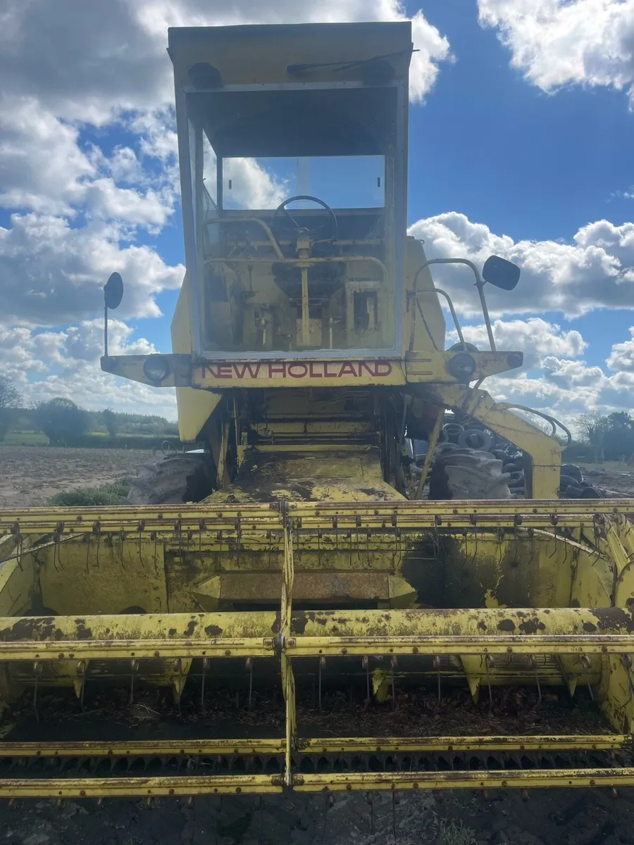 Combine harvester - Image 1