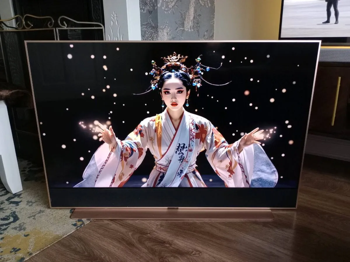 43" Sky Glass TV 4K UHD QLED (Rose Gold) - Image 2