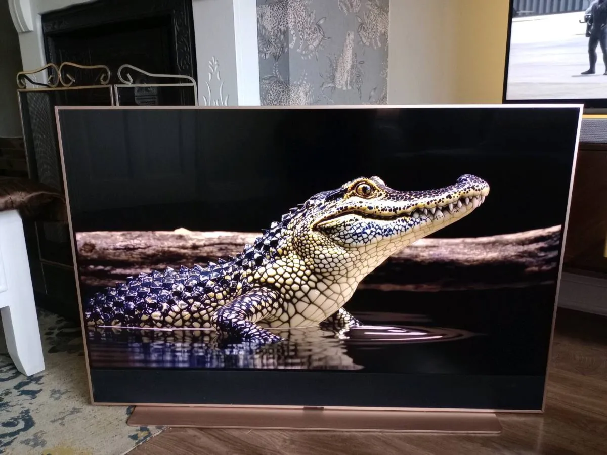43" Sky Glass TV 4K UHD QLED (Rose Gold) - Image 4