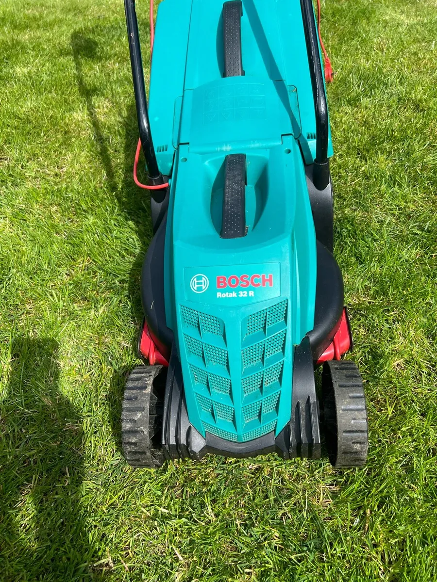 Bosch Rotak 32R Corded Lawnmower 230V - Image 1