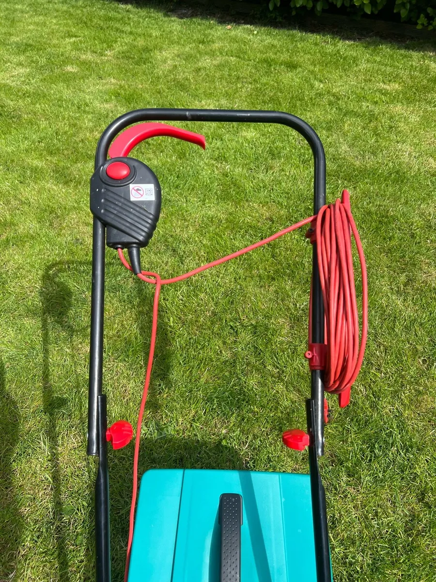 Bosch Rotak 32R Corded Lawnmower 230V - Image 4