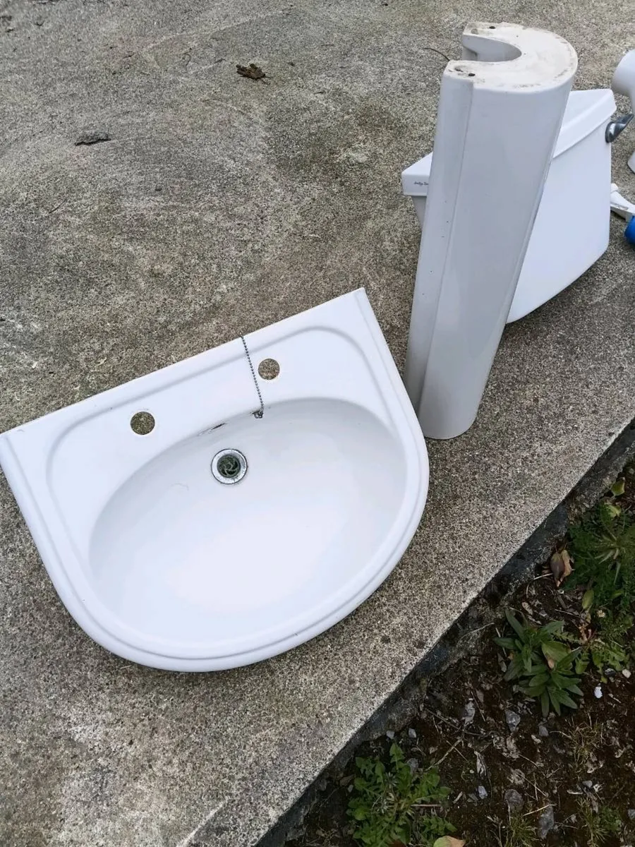 Sink/Pedestal/Toilet/Cistern - Image 3