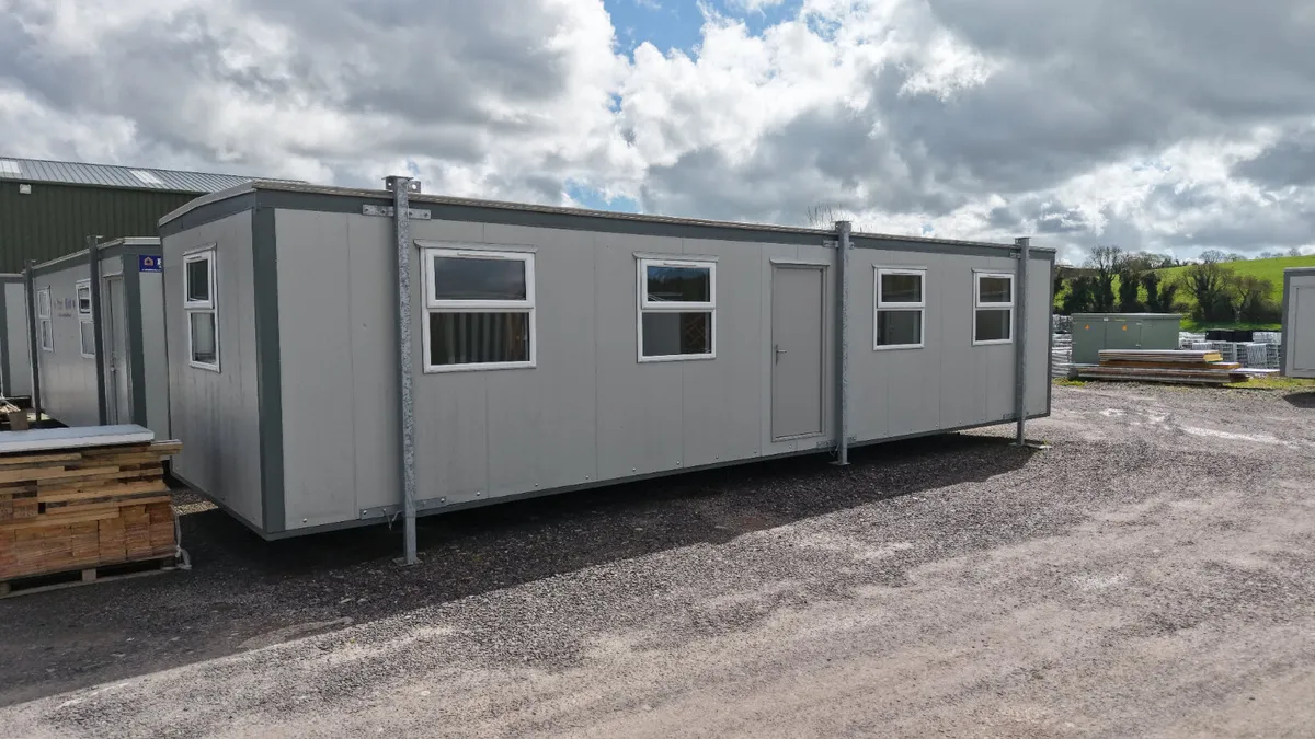 40ft x 12ft Cabin - Image 2