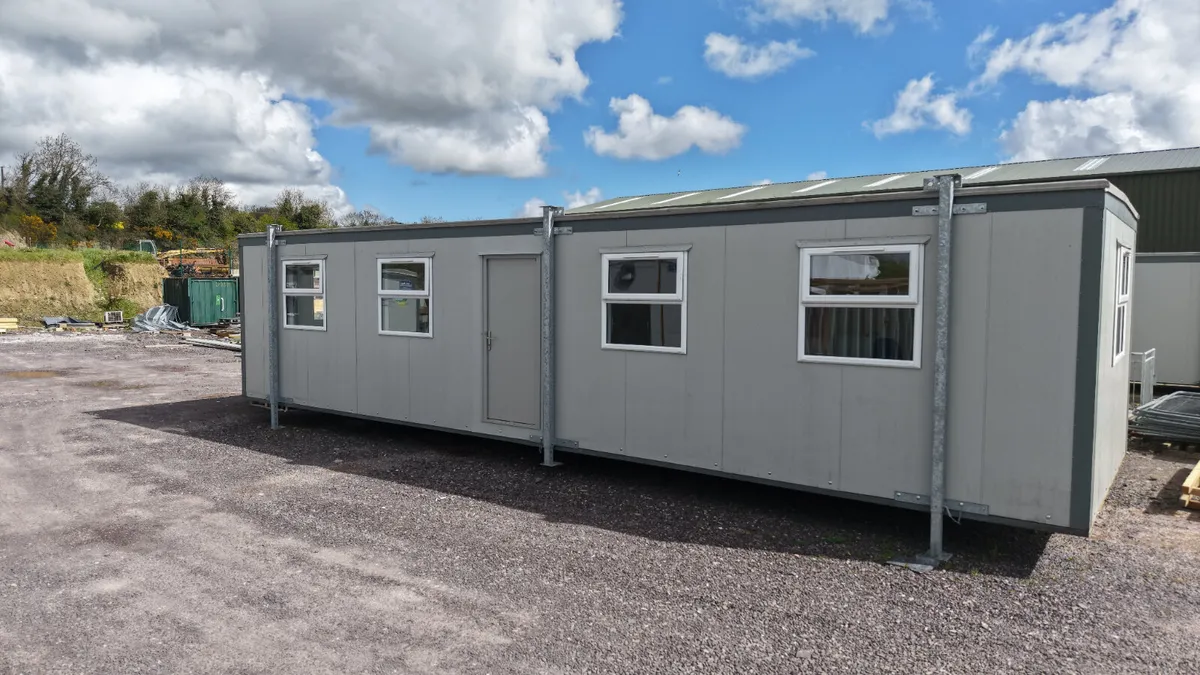 40ft x 12ft Cabin - Image 1