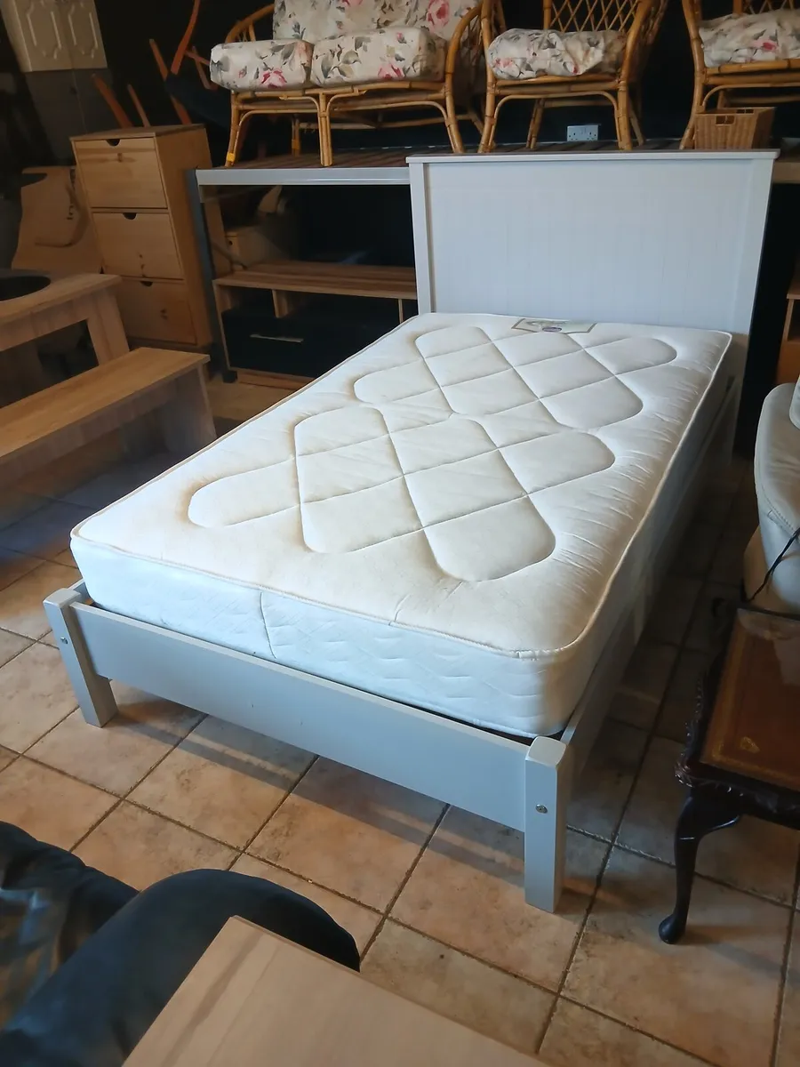 Bed and mattress - Image 1