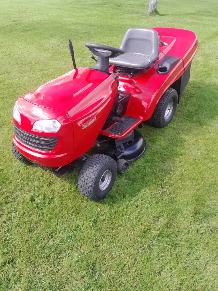 Jonsered ride on lawnmower - Image 2