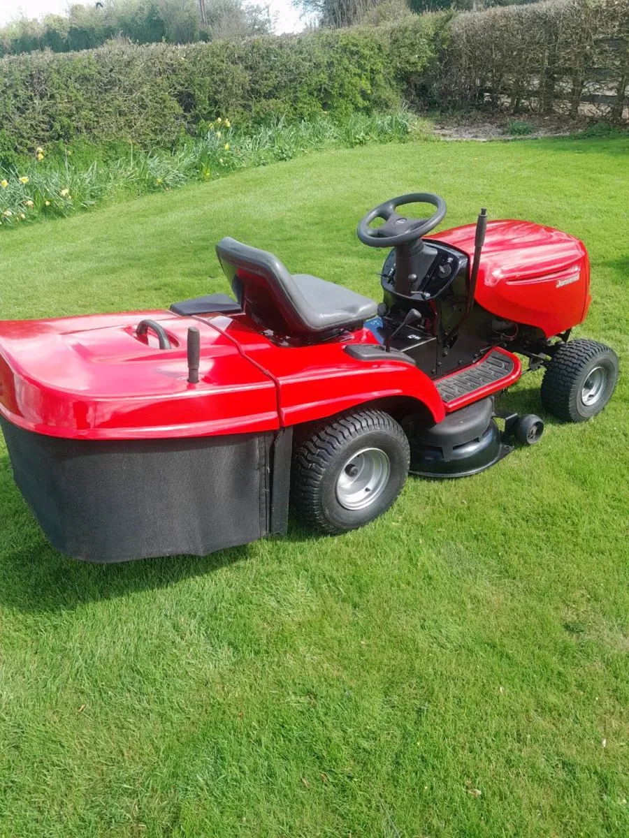 Jonsered ride on lawnmower - Image 4