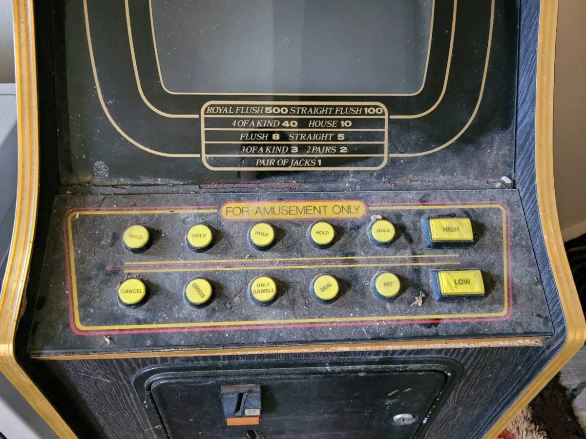 Old Arcade Machine - Image 2