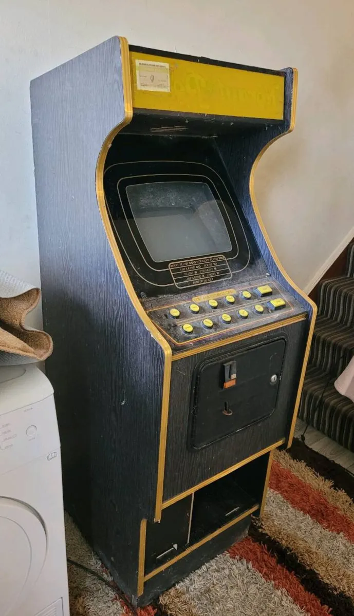 Old Arcade Machine - Image 3