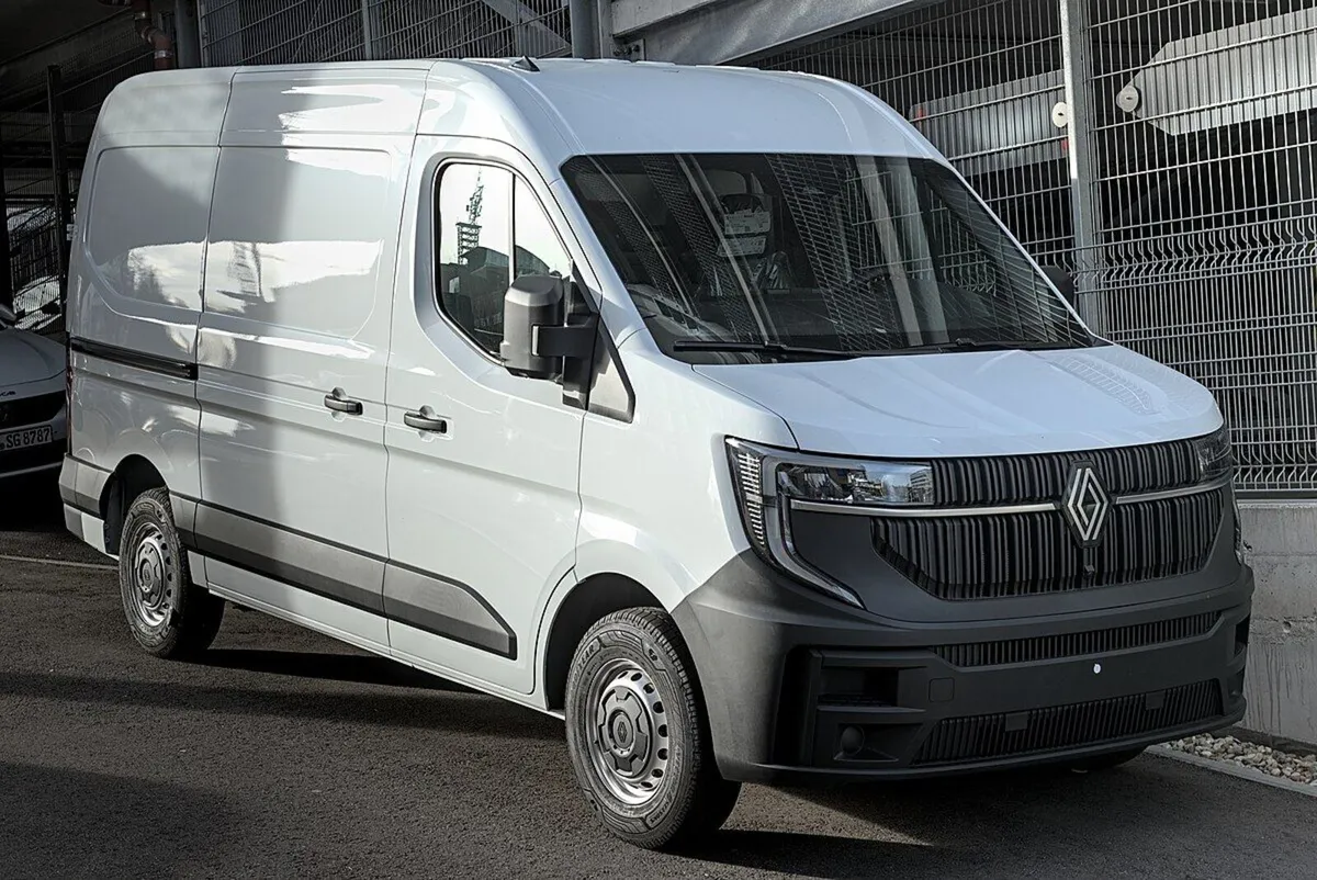 RENAULT MASTER 2026 HEAVY DUTY SEAT COVERS - Image 1